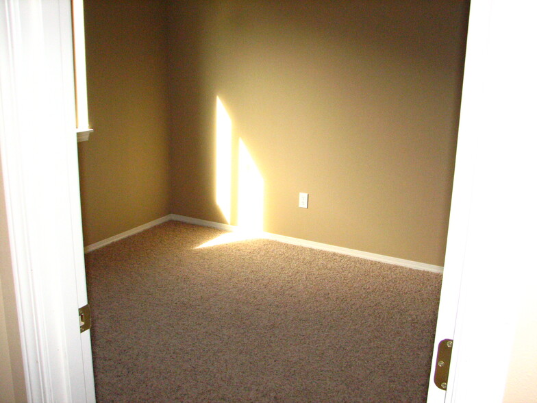 Building Photo - 316 Rosehaven St