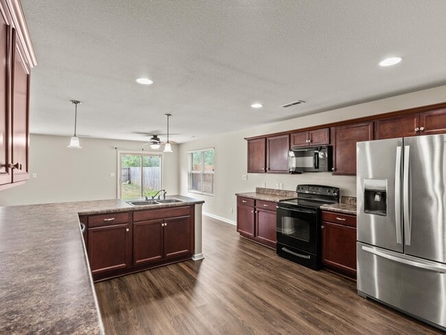 Building Photo - 208 Sedgewick Dr