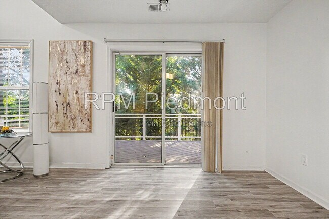 Building Photo - 550 Claudel Ct SW