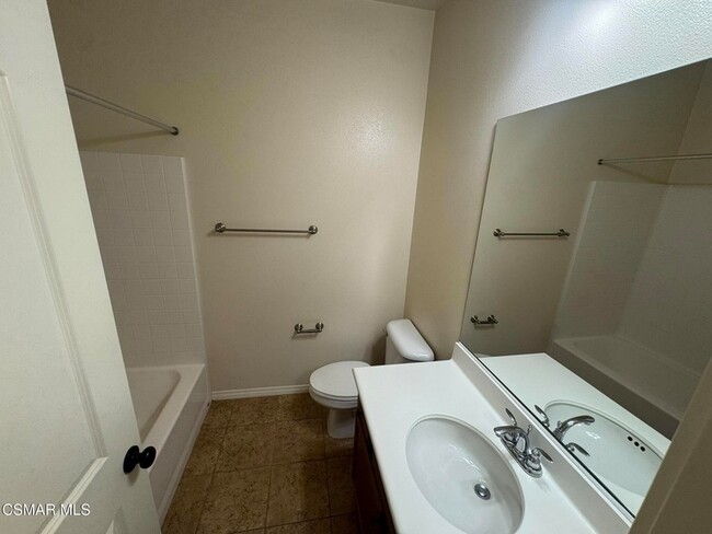 Building Photo - 1654 Heywood St