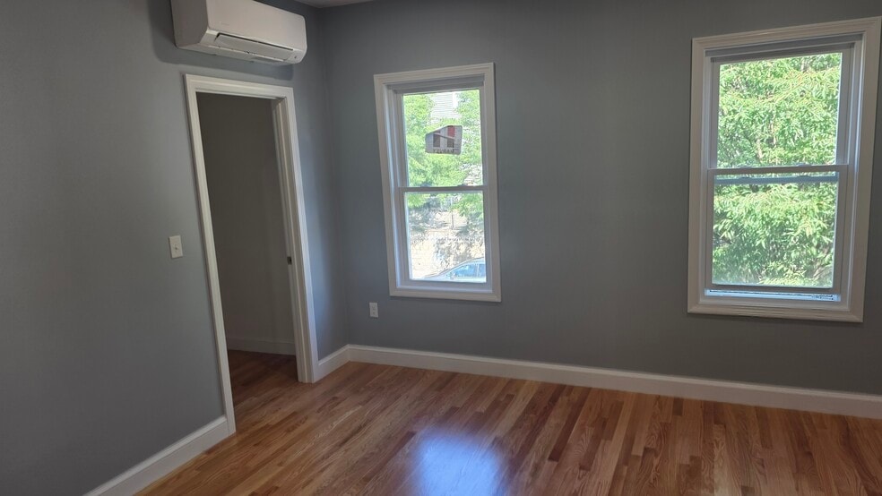 Building Photo - 43 Paine St
