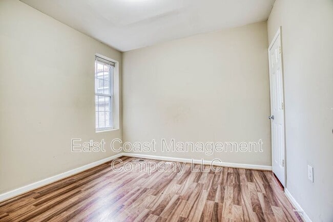 Building Photo - 402 E Lorraine Ave