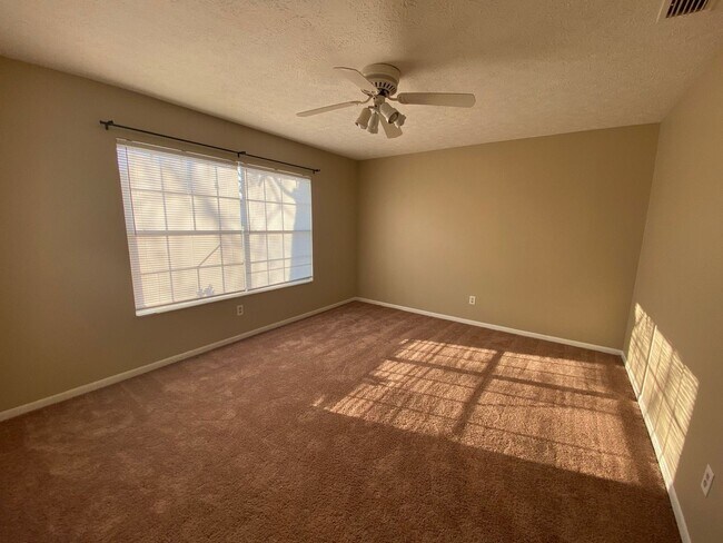 Building Photo - Spacious 3Bed/2Ba Brick Home Near Tyndall AFB! *1/2 Off Security Deposit for Active-Duty Miliary!*