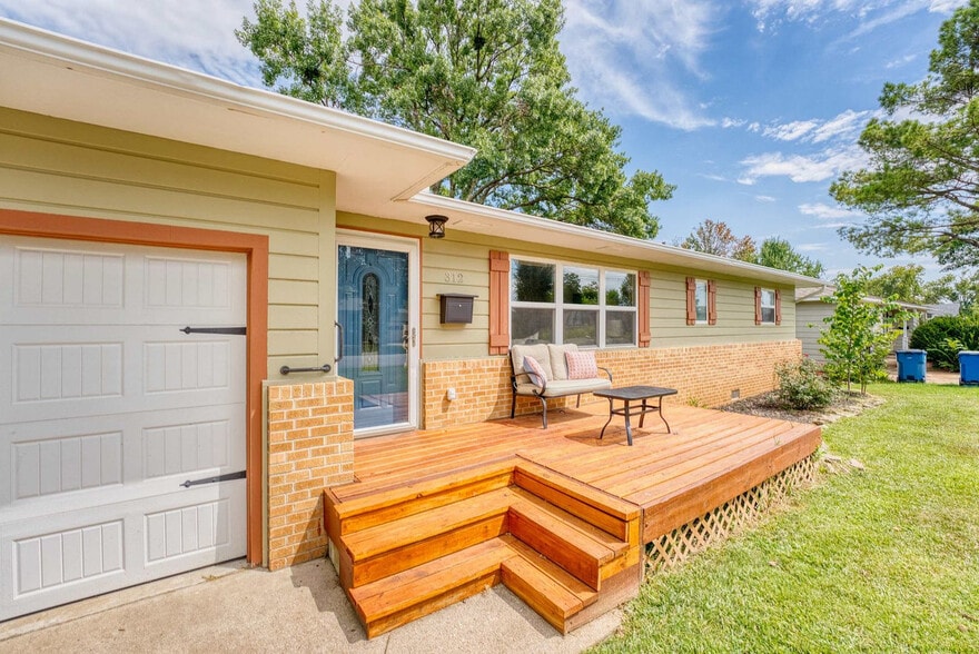 Building Photo - 312 Crestview Dr