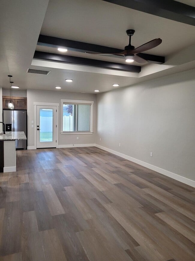 Building Photo - Fantastic Townhome in Downtown Meridian!