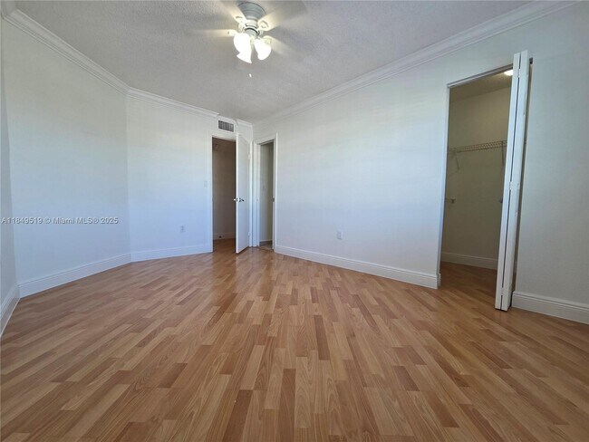 Building Photo - 10765 SW 108th Ave