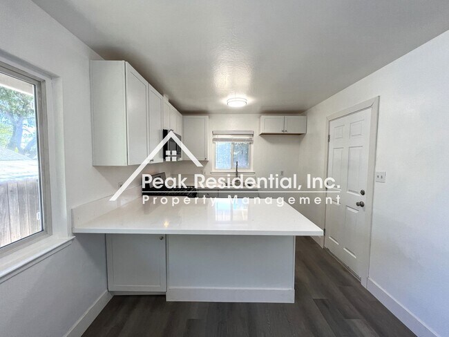 Building Photo - Updated 2bd/1ba Carmichael Duplex with Garage