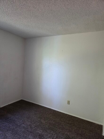 Building Photo - 200 Cherry Ln