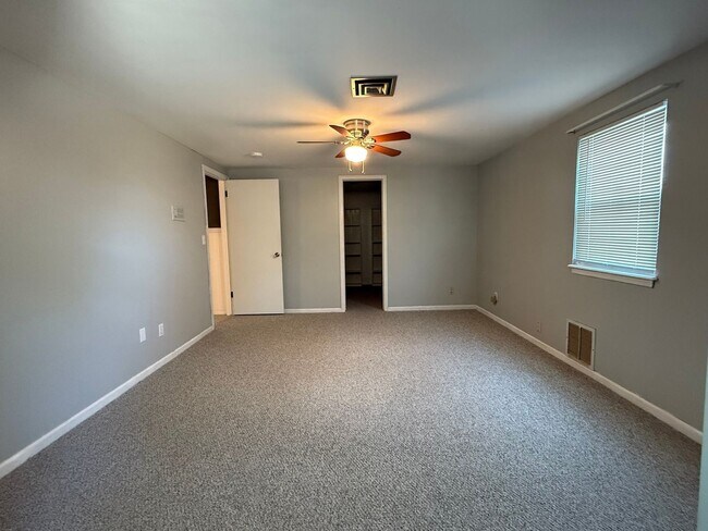 Building Photo - Spacious 4BR House in Tulsa