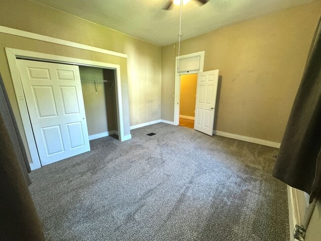 Building Photo - 6 Bedroom / 2 Bathroom House - NEXT TO SEMO's CAMPUS, LARGE YARD, INTERNET INCLUDED