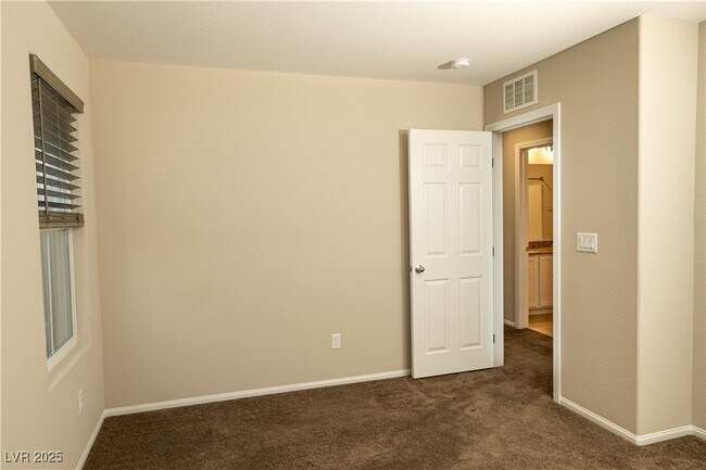 Building Photo - 10561 Sariah Skye Ave