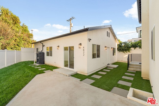 Building Photo - 4824 Saloma Ave