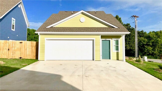 Building Photo - 1813 N Izard Ln