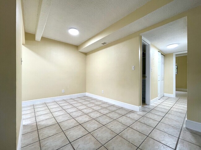 Building Photo - 1005 S Flagler Ave