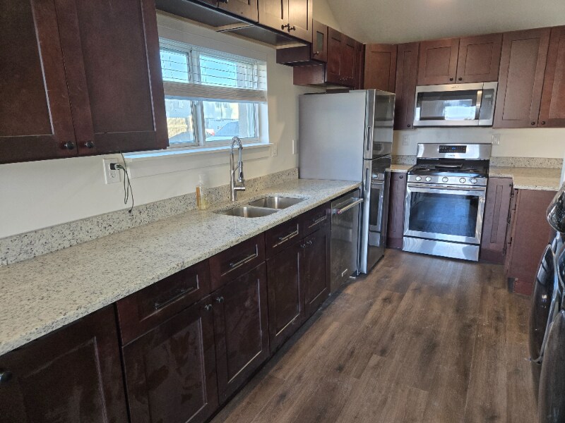 Building Photo - 131 2nd St