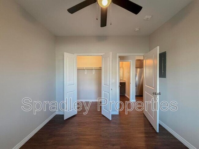 Building Photo - 1124 W Ave O