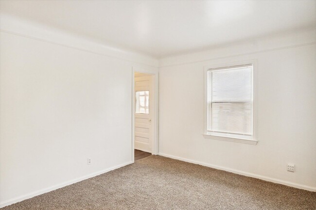 Building Photo - $1095 3 bedroom bungalow