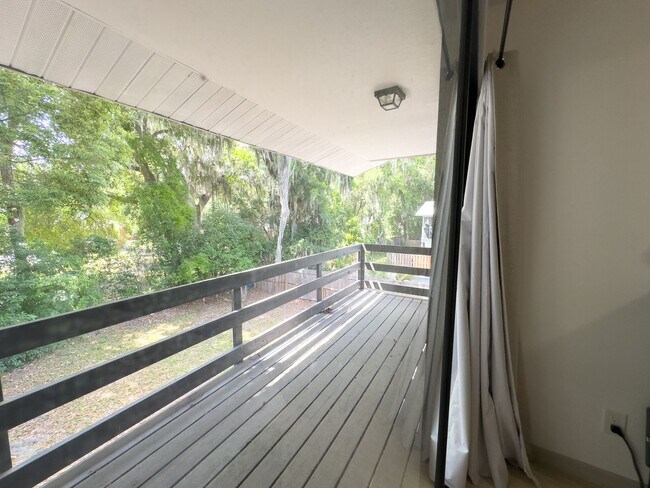 Building Photo - 1058 SW 6th Dr