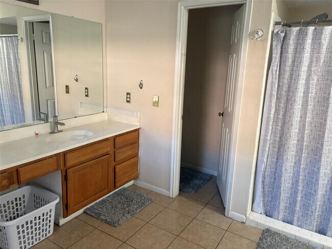 Building Photo - 2319 Mill Creek Dr