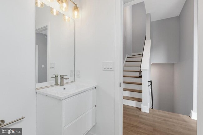 Building Photo - 2119 N Front St