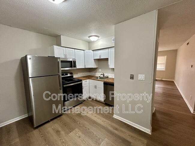 Building Photo - 2506 Redbud Ln