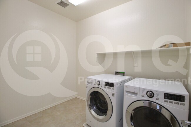 Building Photo - 10169 W Los Gatos Dr