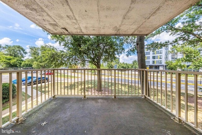 Building Photo - 2600 Indian Dr