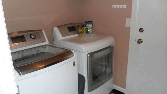 Building Photo - This is it!  Superior Rental Home