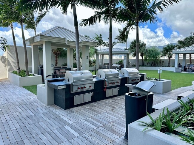 Building Photo - Resort style living at SKY 1/1/1