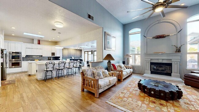 Building Photo - Move in Special Luxury 4 bedroom 4.5 bathr...