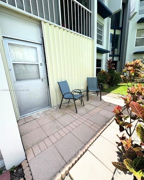 Building Photo - 7787 Golf Cir Dr