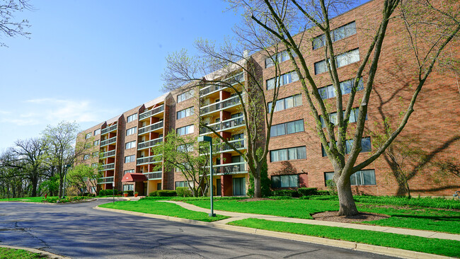 Building Photo - 1840 Huntington Blvd