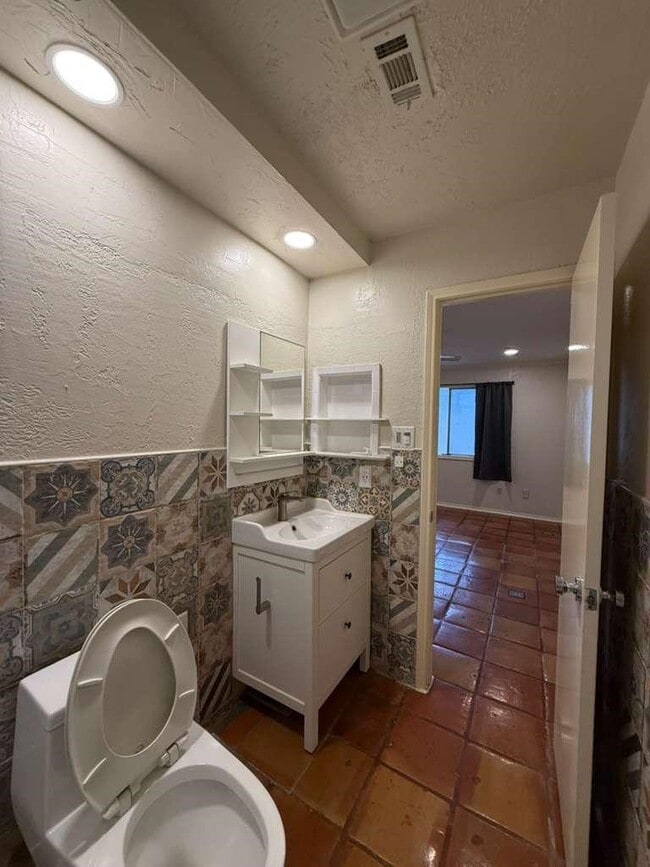 Building Photo - 22538 Market Square Ln