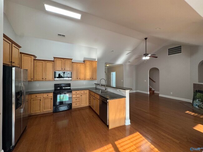 Building Photo - 117 Christy Dr