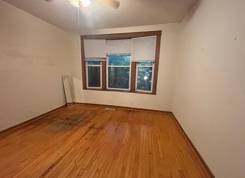 Building Photo - 5835 N Winthrop Ave