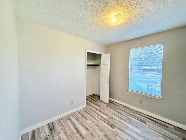 Building Photo - Spacious 3-Bedroom Home