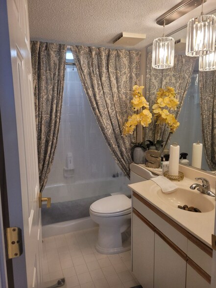 Building Photo - 7501 River Rd