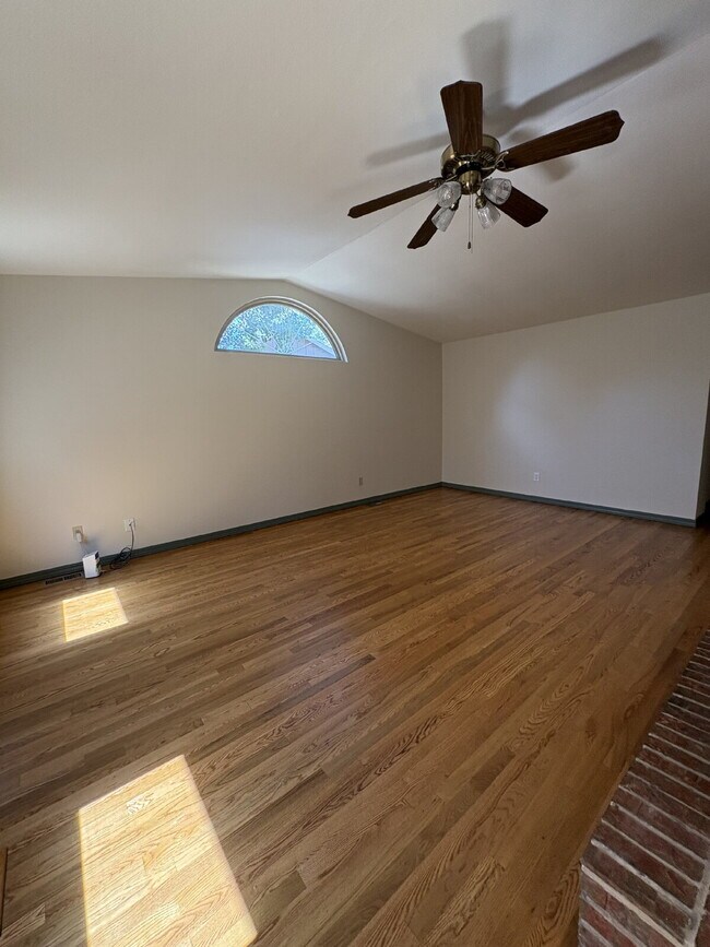 Building Photo - 5 Bedroom - Pulpit Rock