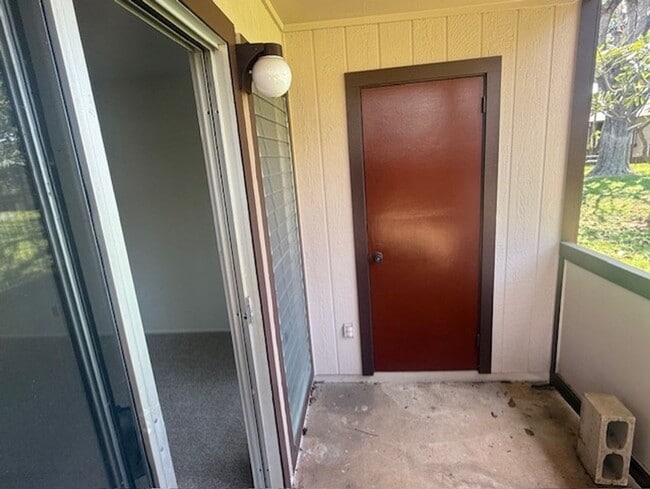 Building Photo - College Gardens