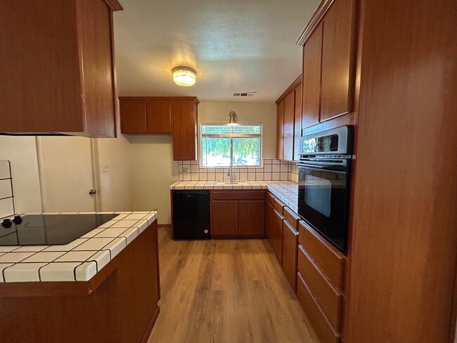 Building Photo - 2085 Zinfandel Ln