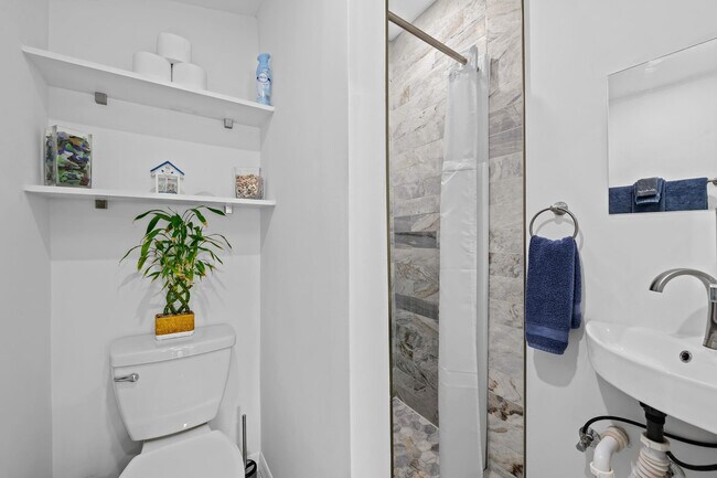 Building Photo - 1300 SW 17th St