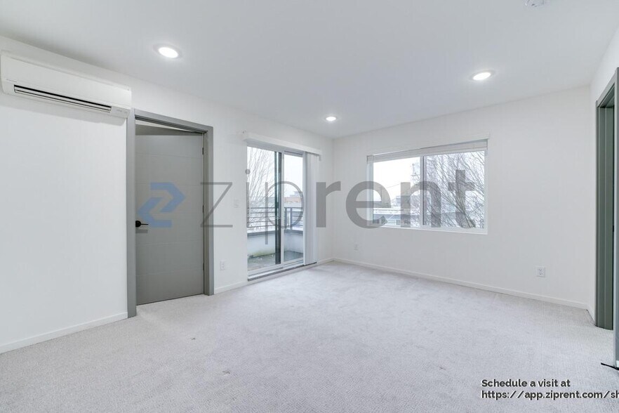 Building Photo - 539 S Cloverdale St