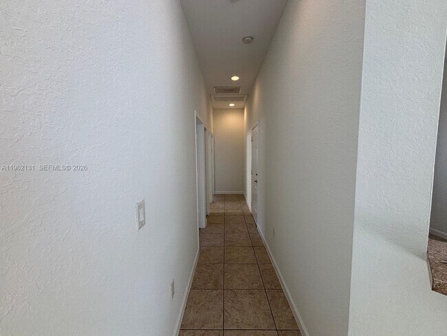 Building Photo - 3964 NE 11th Dr