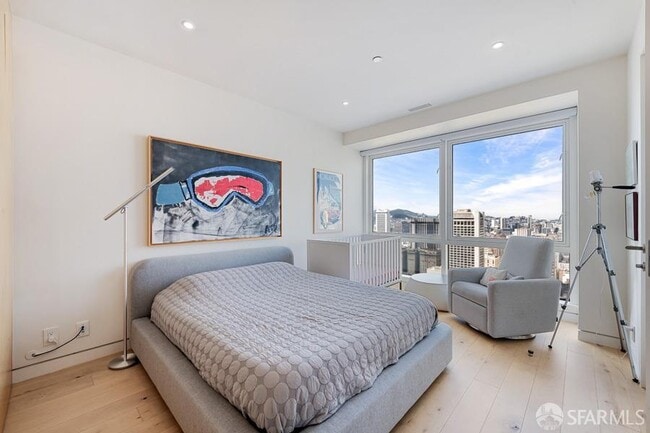 Building Photo - 333 Bush St