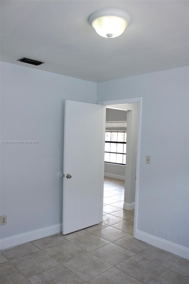 Building Photo - 2728 W 74th St