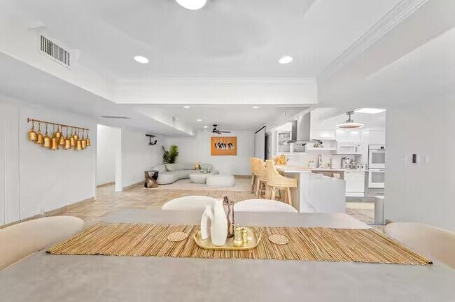 Building Photo - 2780 NE 16th St