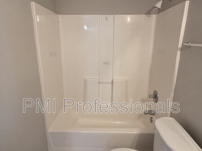 Building Photo - 3241 Hardwood Dr