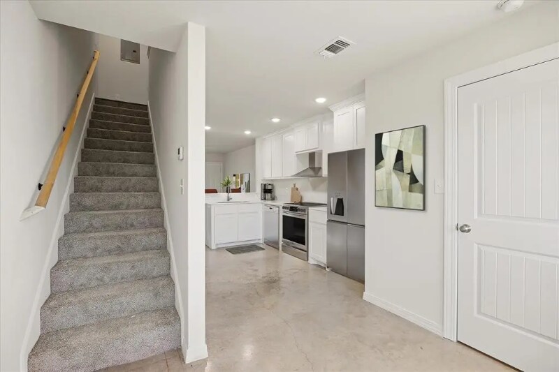 Building Photo - 645 N McCart St