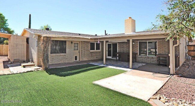 Building Photo - 4741 W Red Wolf Dr