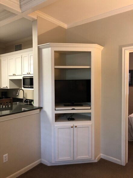 Building Photo - 213 Bendel Rd